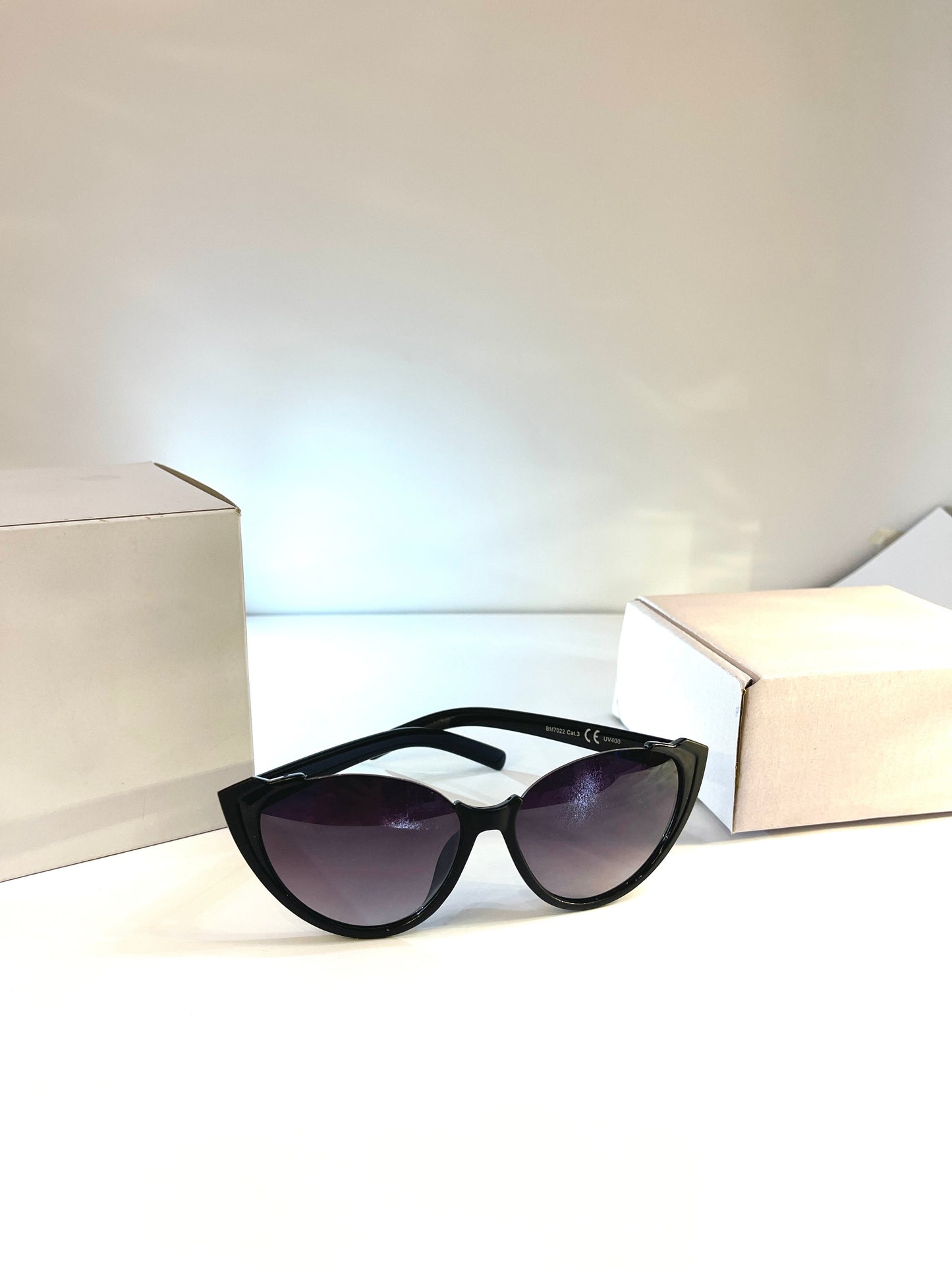 Black Cat Eye Sunglasses – UV400 Gradient Lenses