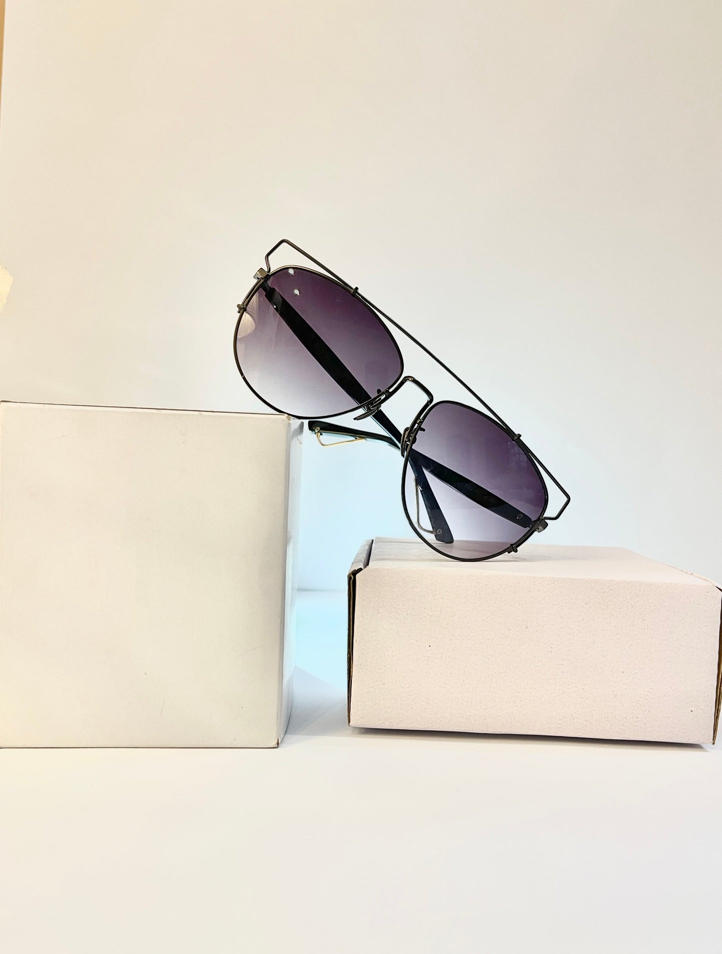 Unisex Black Aviator Sunglasses – Lenses with UV400 Protection