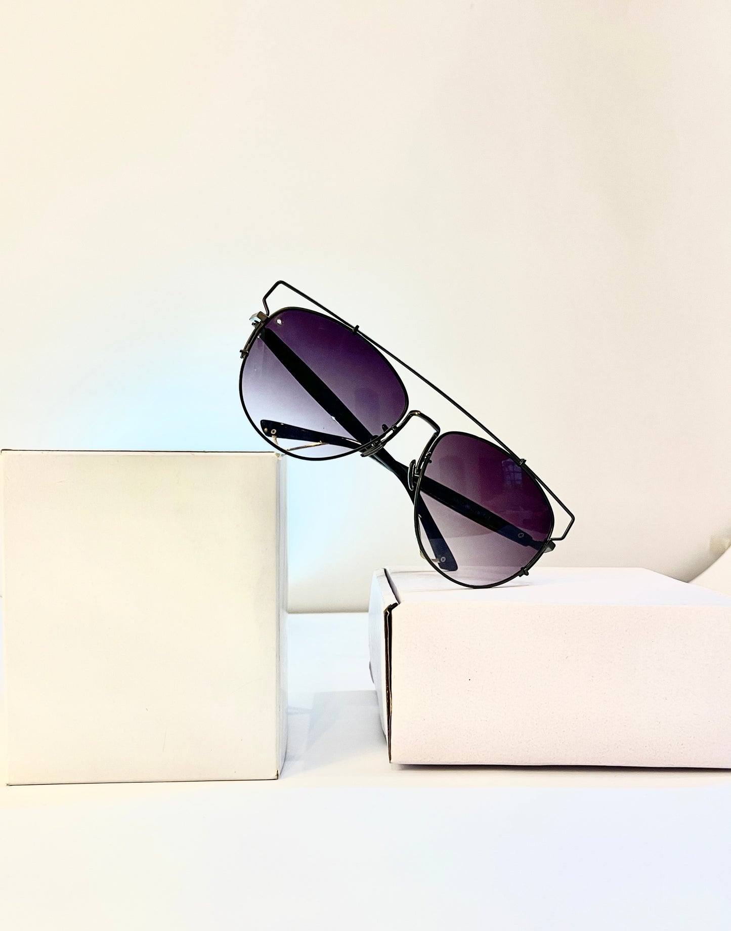 Unisex Black Aviator Sunglasses – Lenses with UV400 Protection