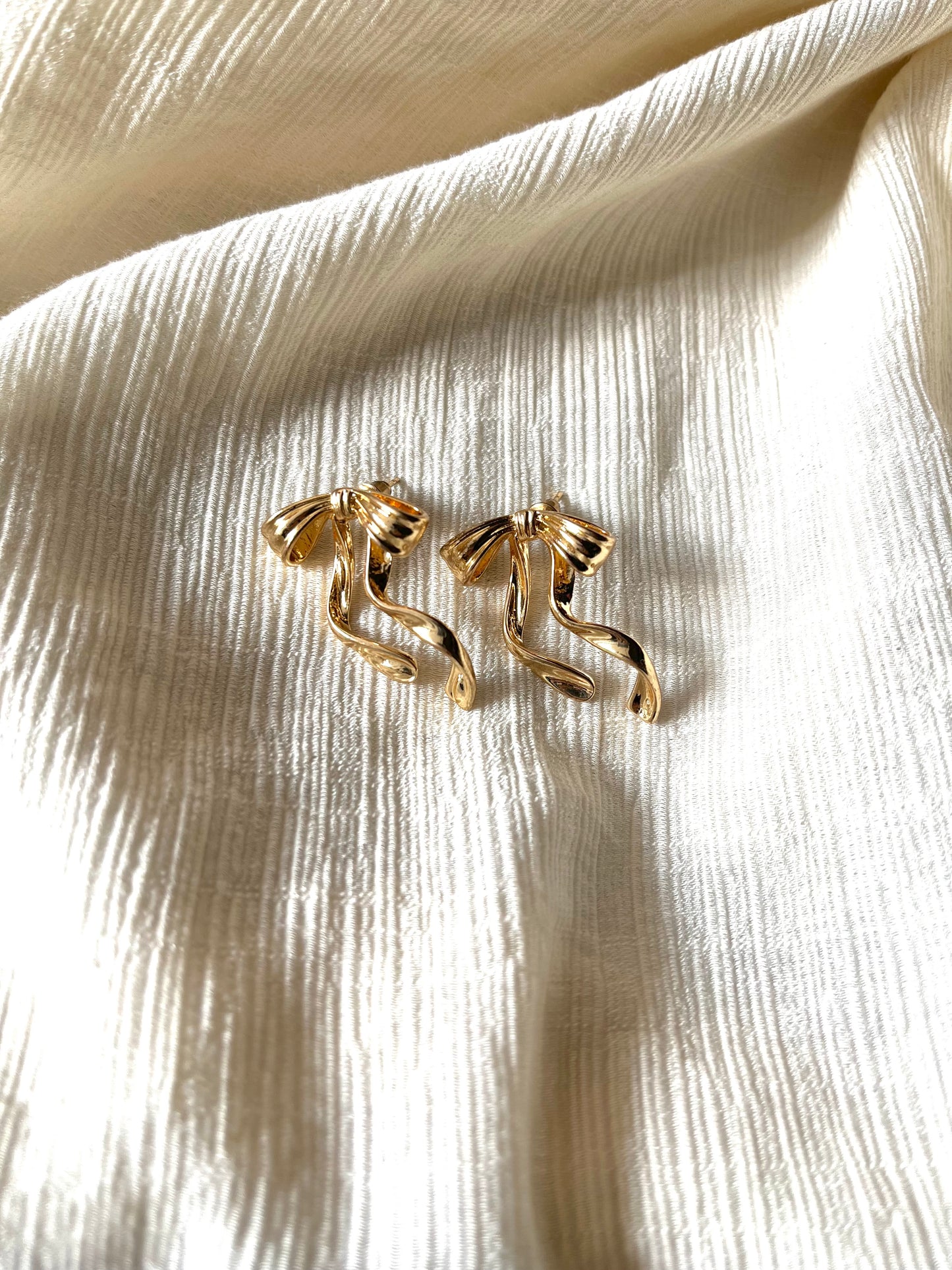 Cleo Twisted Drop Earrings - Gold