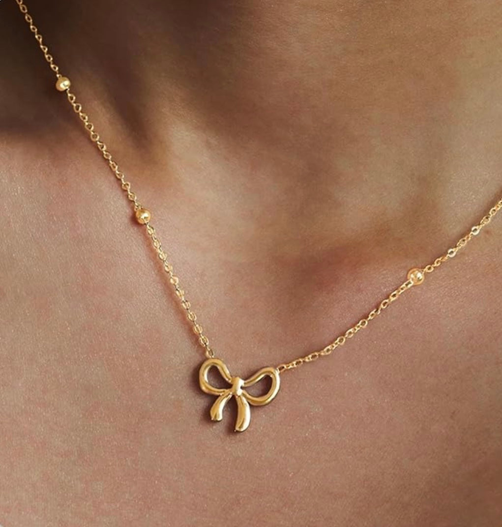 The Bow Pendant Necklace