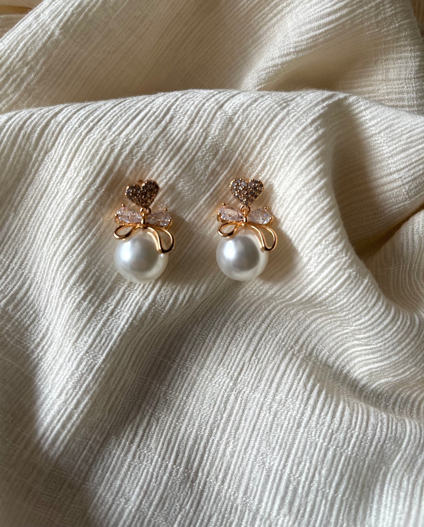 Stone Heart Pearl Bow Earrings
