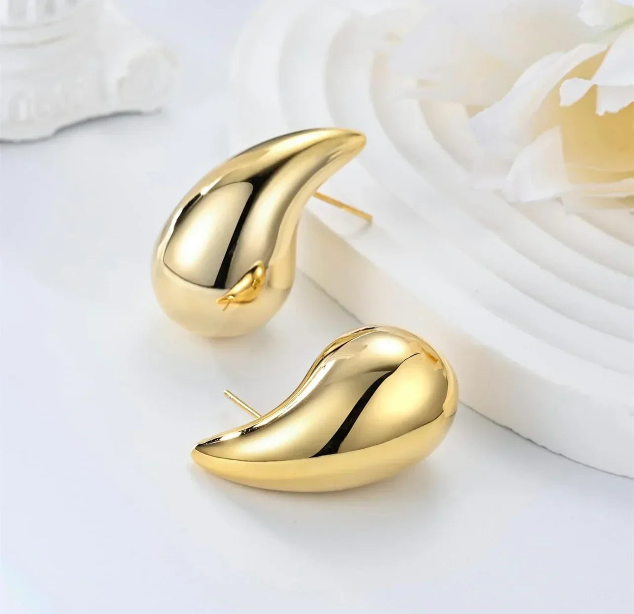 Gold Teardrop Earrings_ 18k Gold
