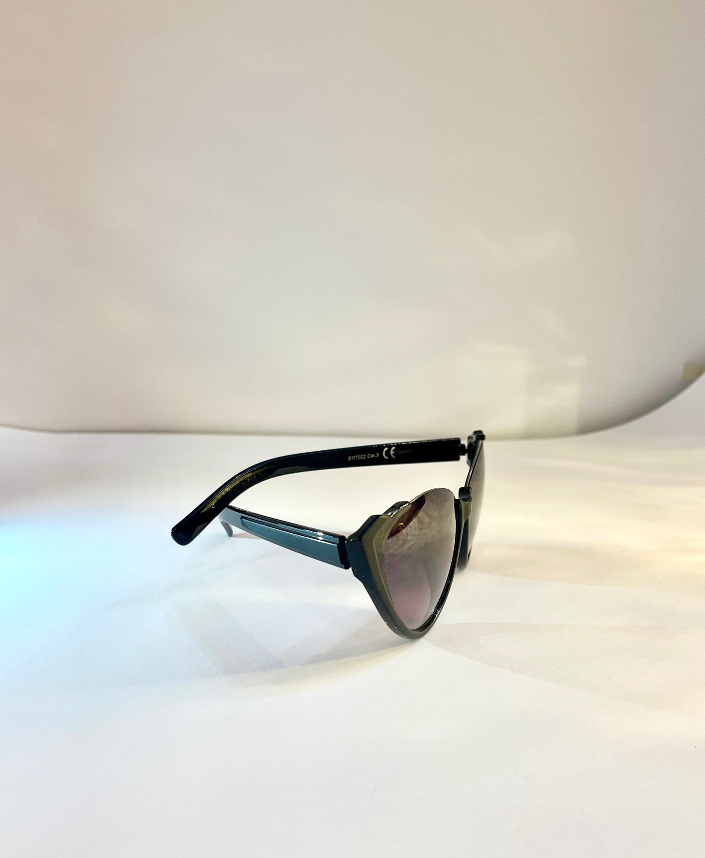 Black Cat Eye Sunglasses – UV400 Gradient Lenses