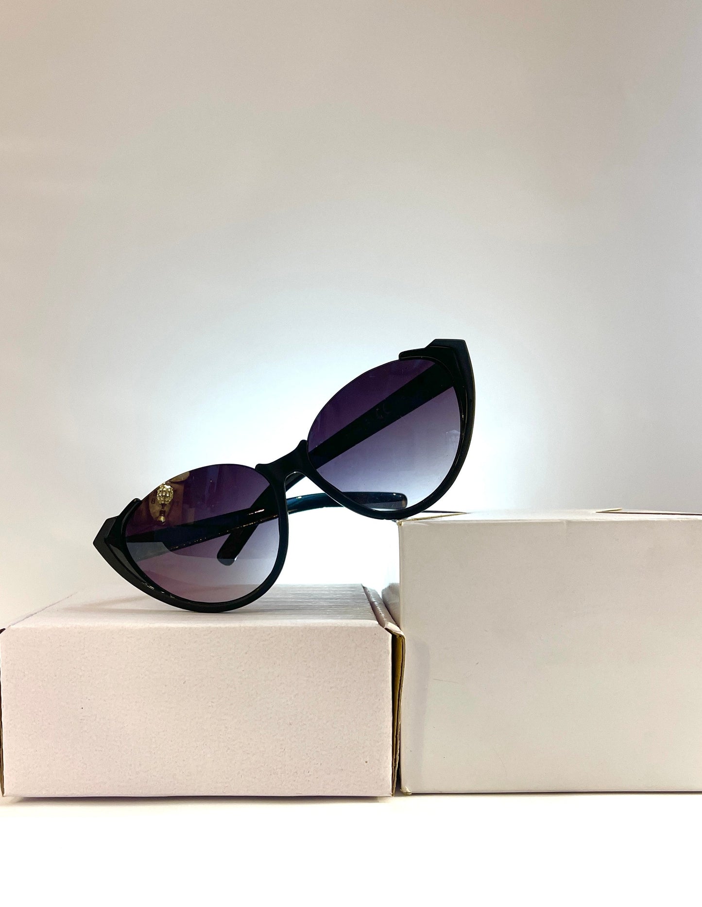 Black Cat Eye Sunglasses – UV400 Gradient Lenses