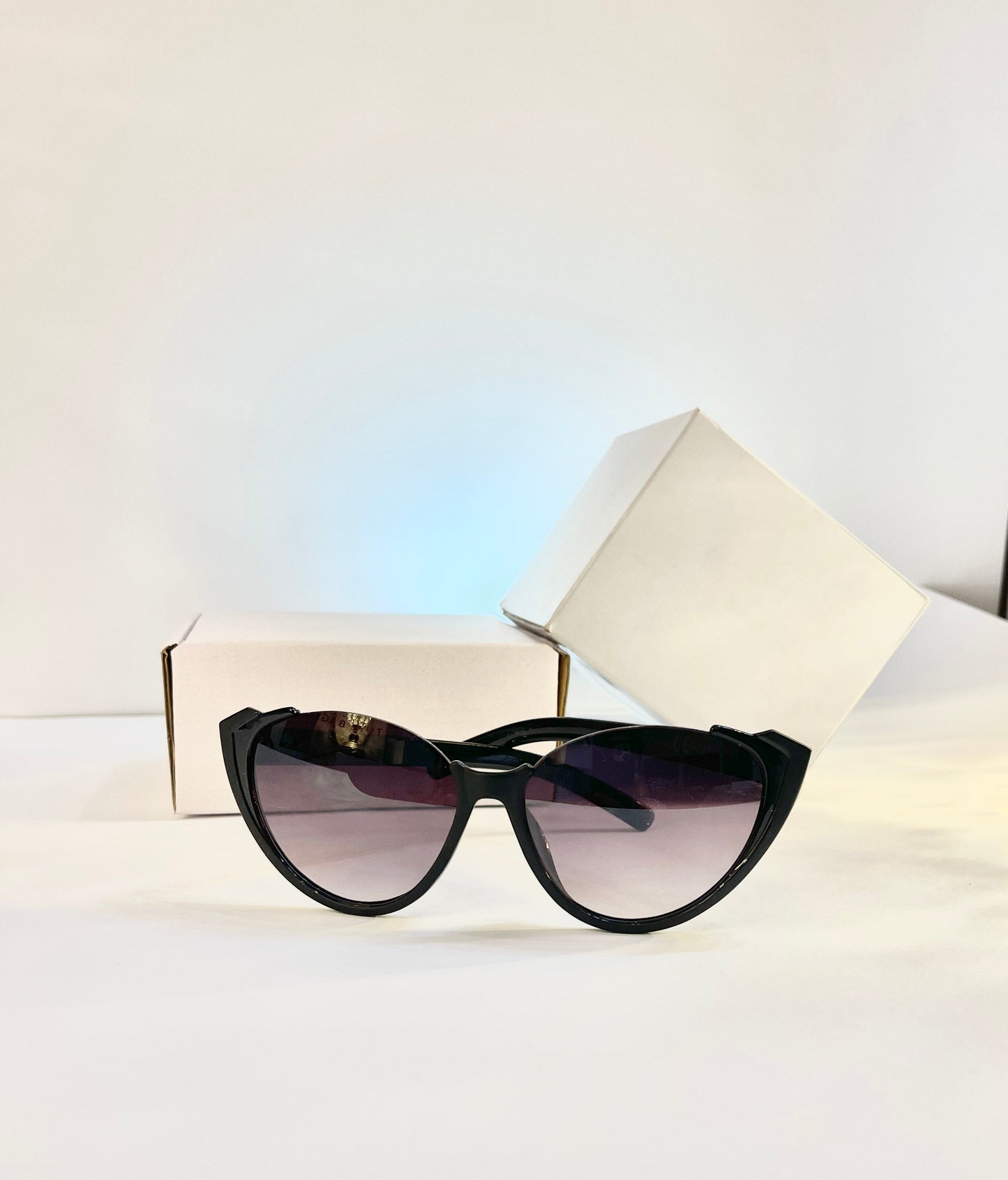 Black Cat Eye Sunglasses – UV400 Gradient Lenses