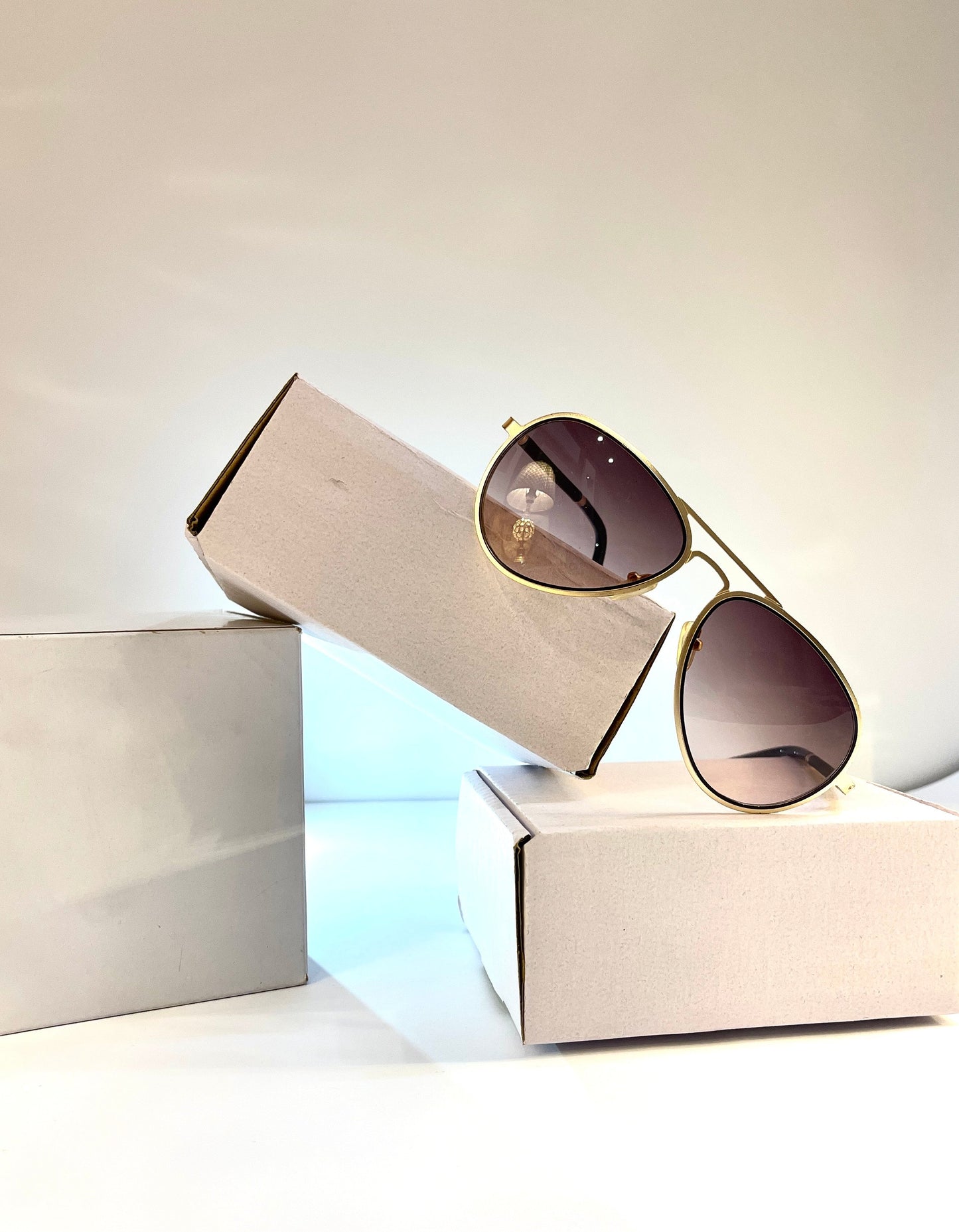 Unisex Aviator Sunglasses – Gold Frame with Gradient Lenses