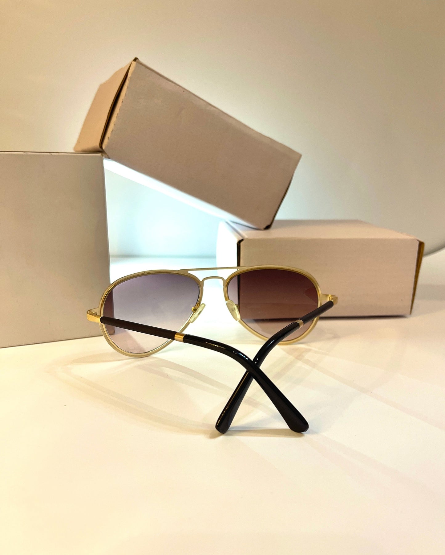 Unisex Aviator Sunglasses – Gold Frame with Gradient Lenses