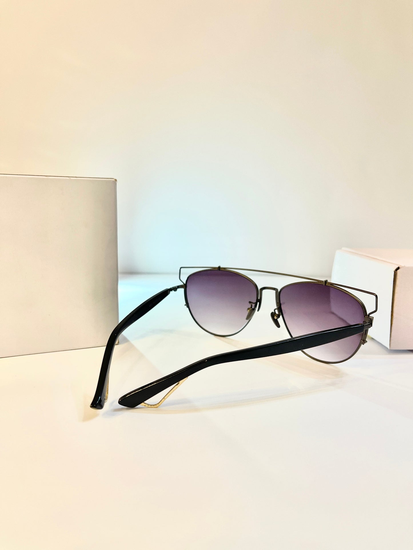 Unisex Black Aviator Sunglasses – Lenses with UV400 Protection