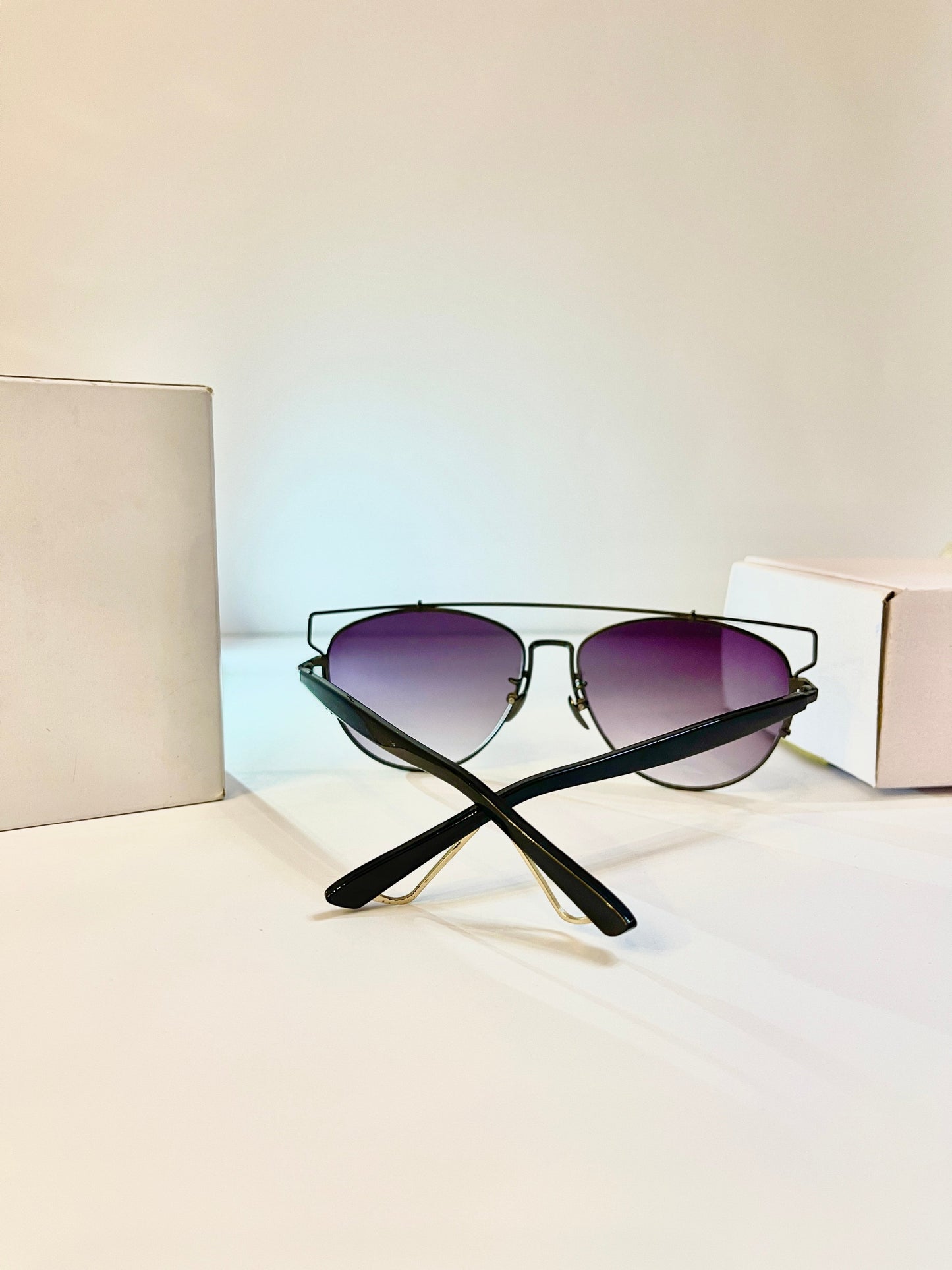 Unisex Black Aviator Sunglasses – Lenses with UV400 Protection