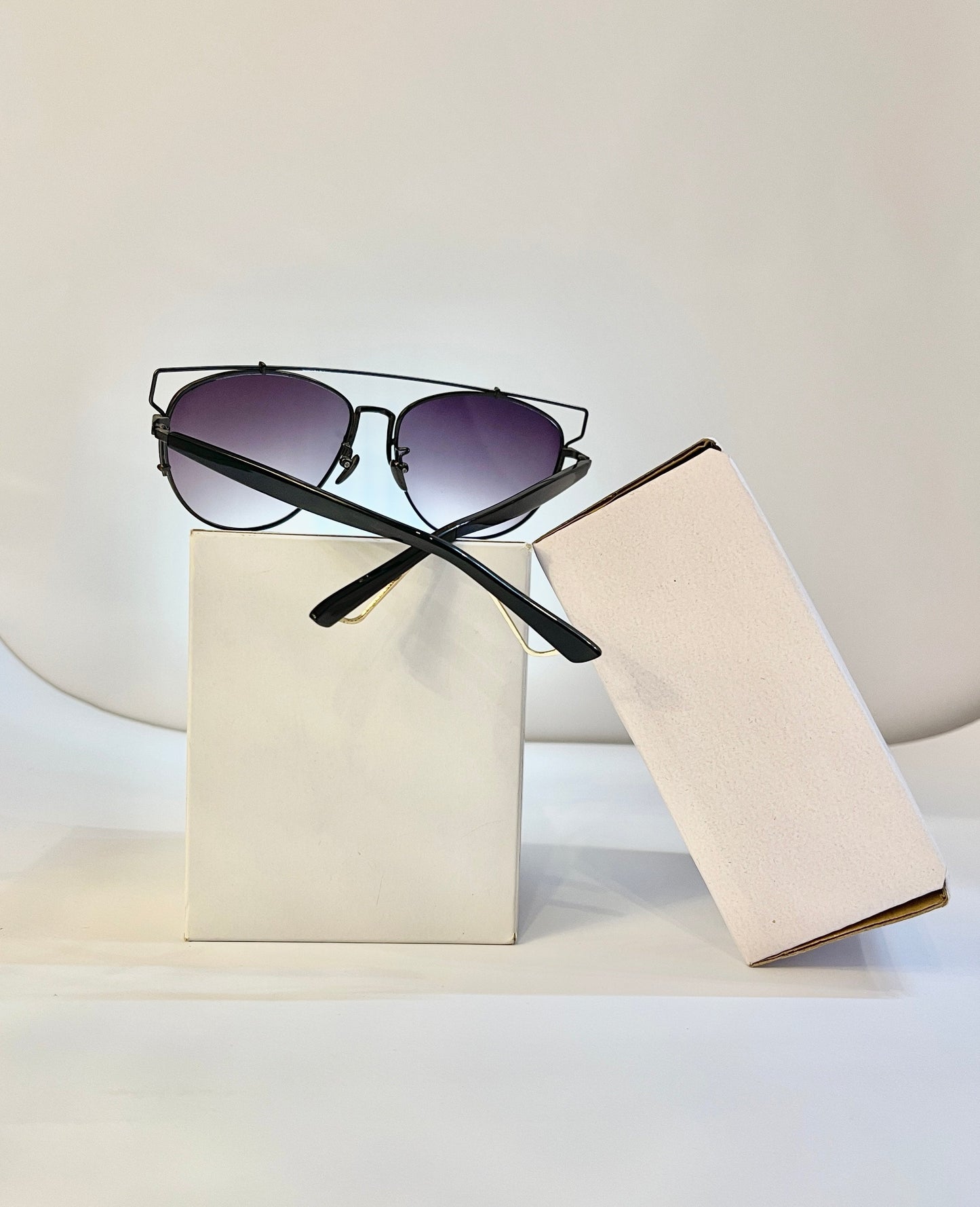 Unisex Black Aviator Sunglasses – Lenses with UV400 Protection