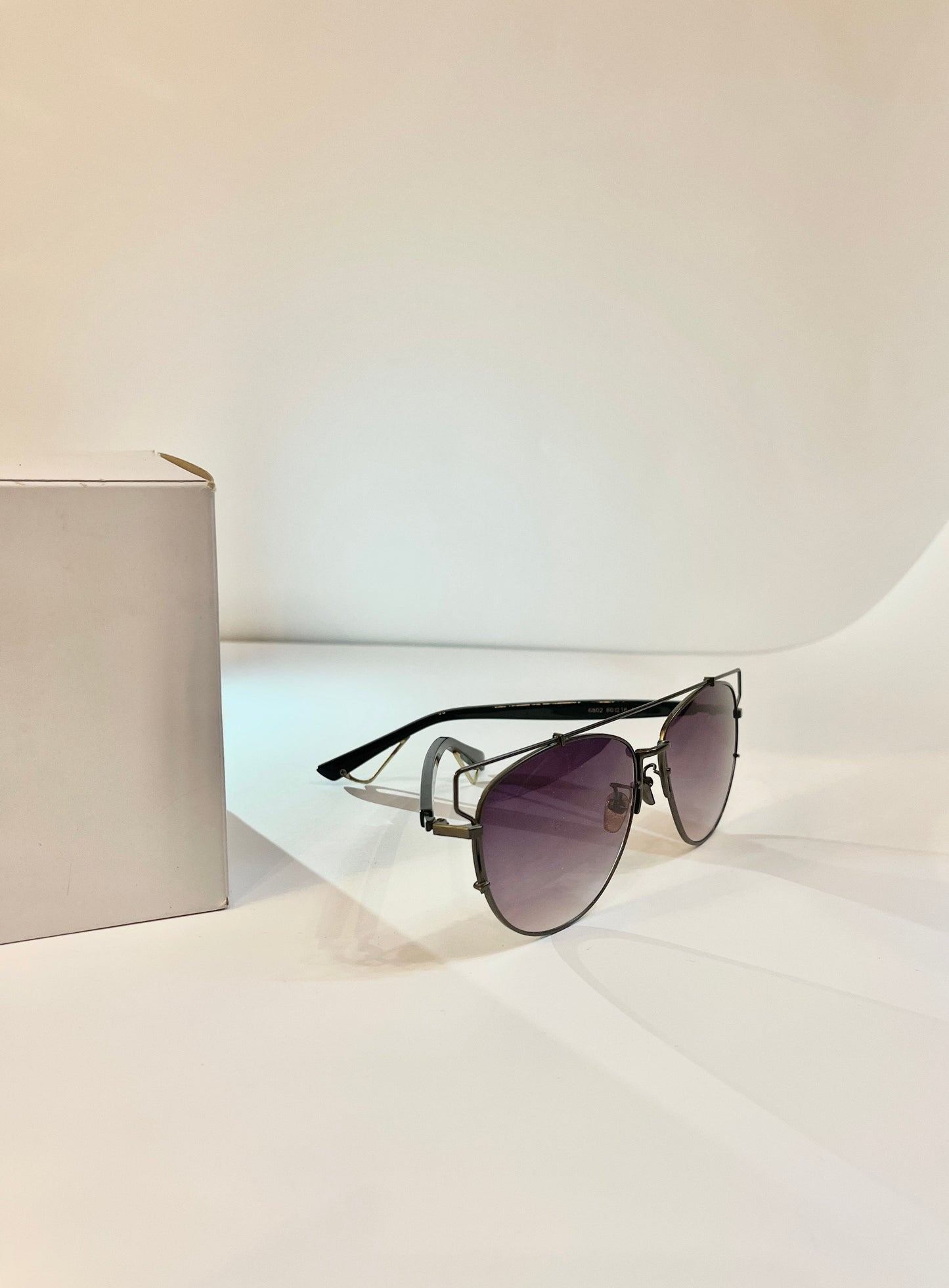 Unisex Black Aviator Sunglasses – Lenses with UV400 Protection