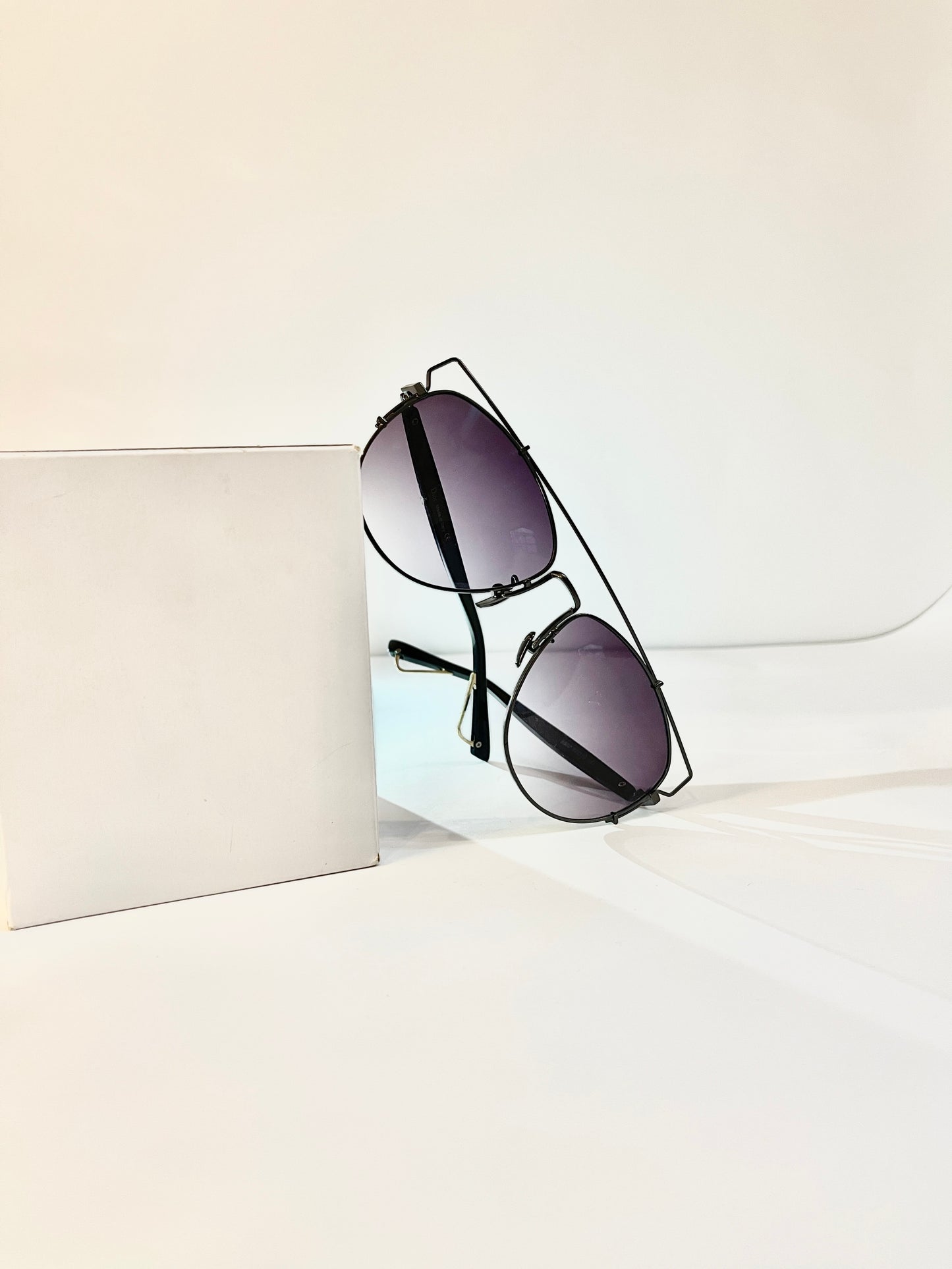Unisex Black Aviator Sunglasses – Lenses with UV400 Protection