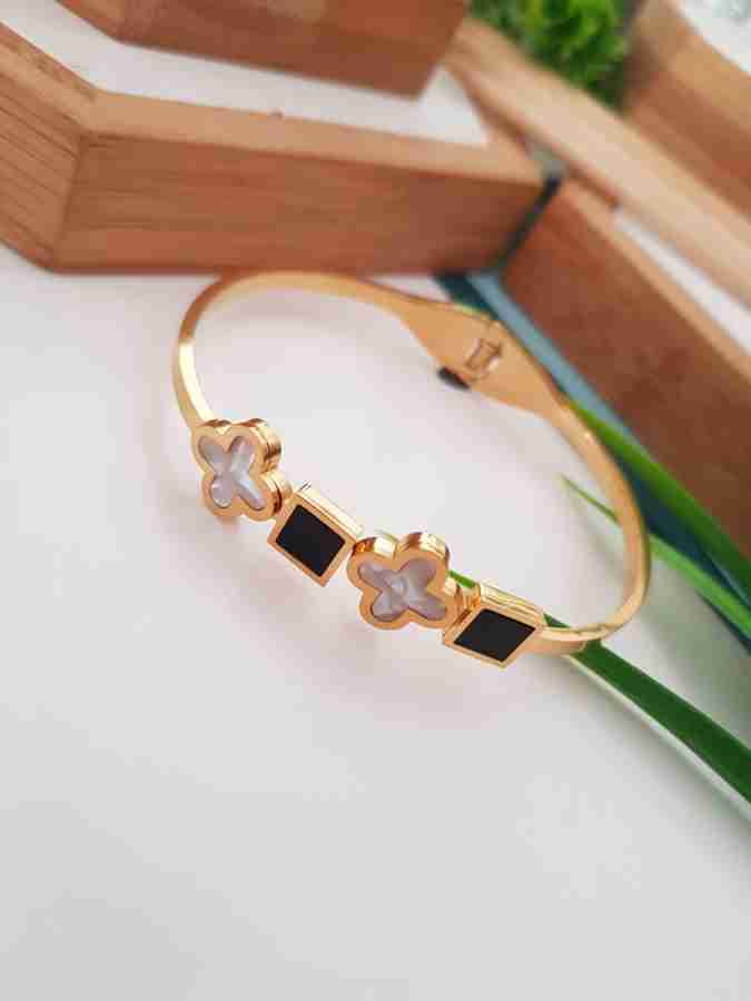 Royal Clover Charm Bangle