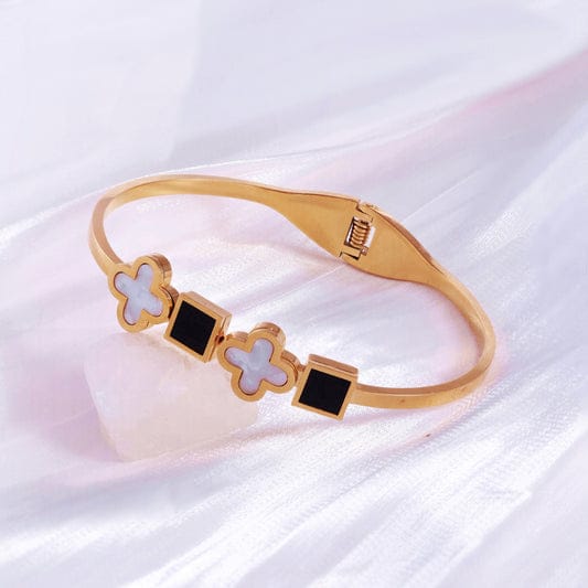 Royal Clover Charm Bangle
