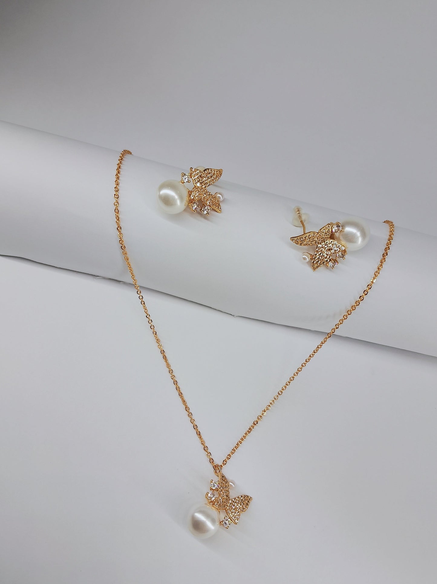 Vintage Butterfly Pendant Necklace and Earrings Set Jewelry Necklace Gleamora 