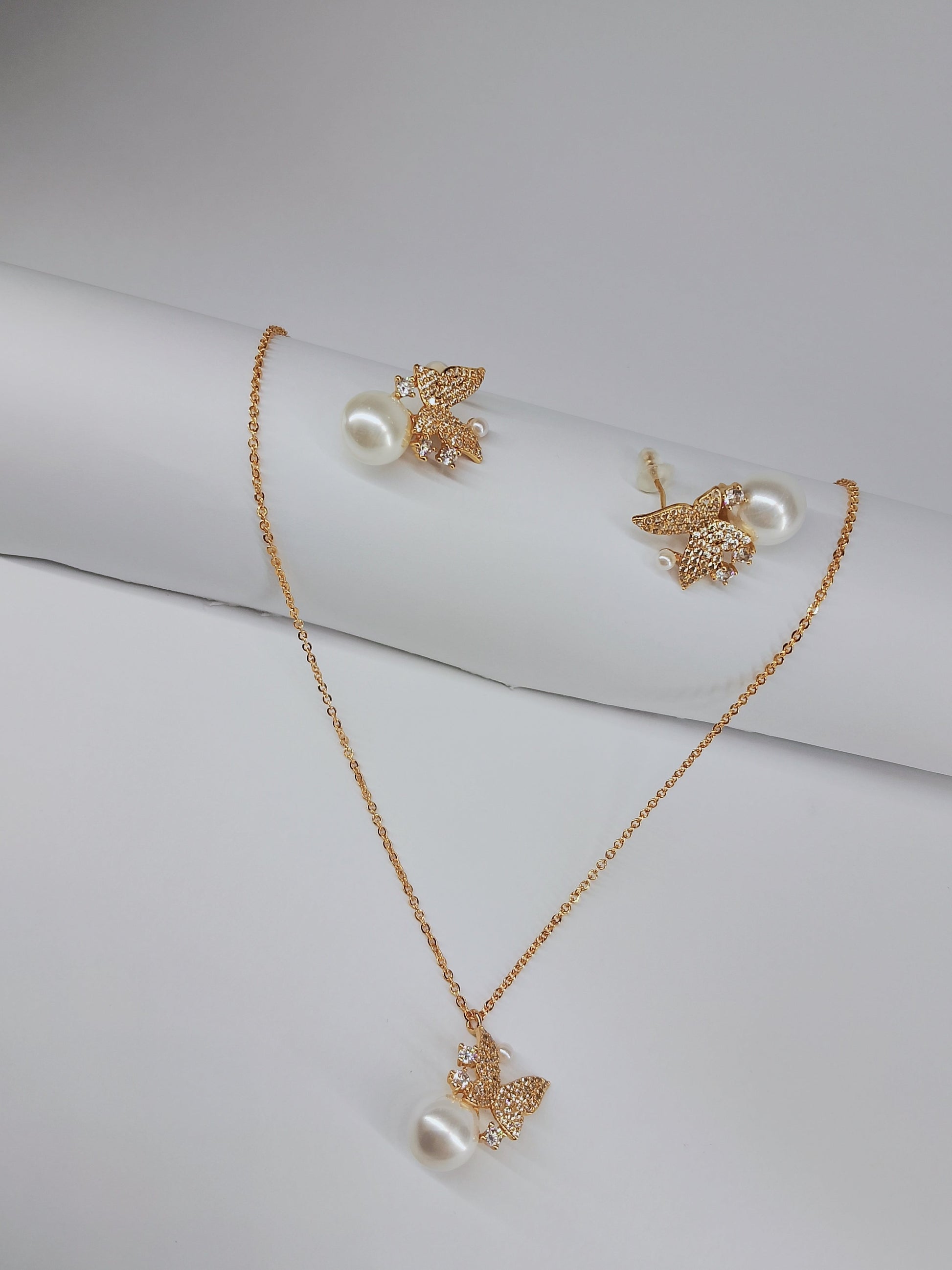 Vintage Butterfly Pendant Necklace and Earrings Set Jewelry Necklace Gleamora 