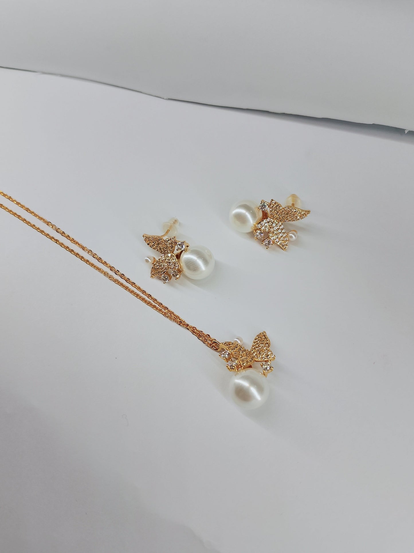 Vintage Butterfly Pendant Necklace and Earrings Set Jewelry Necklace Gleamora 